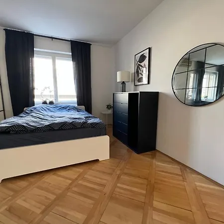 Alva Lux *